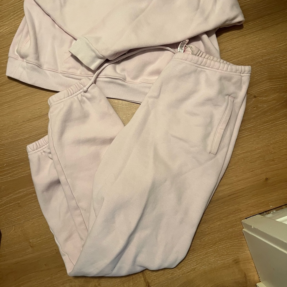 SKIMS Light Pink Cozy Sweat Set - Picture 2 of 5